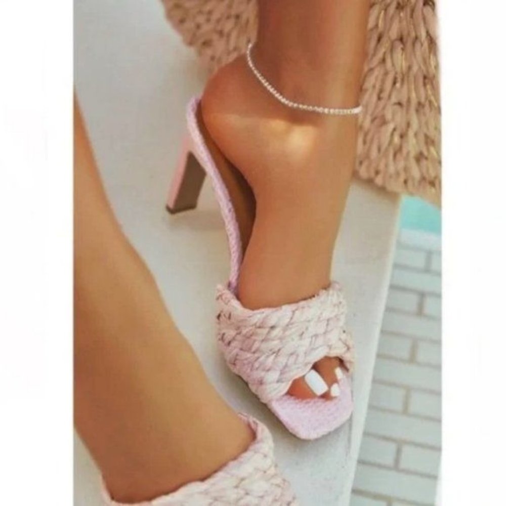 Barbie pink Raffia Mule 4” Heels in Pink. !! New!!